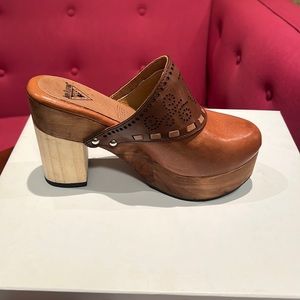 SAN JOSE BROGUED FLUEVOG CLOG